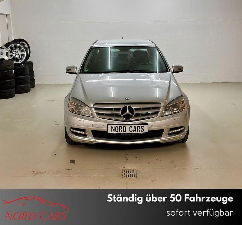 Silber Gebraucht 2010 Mercedes C180 Limousine | 11.400 € (Etwas zu teuer) - Bild 1/4