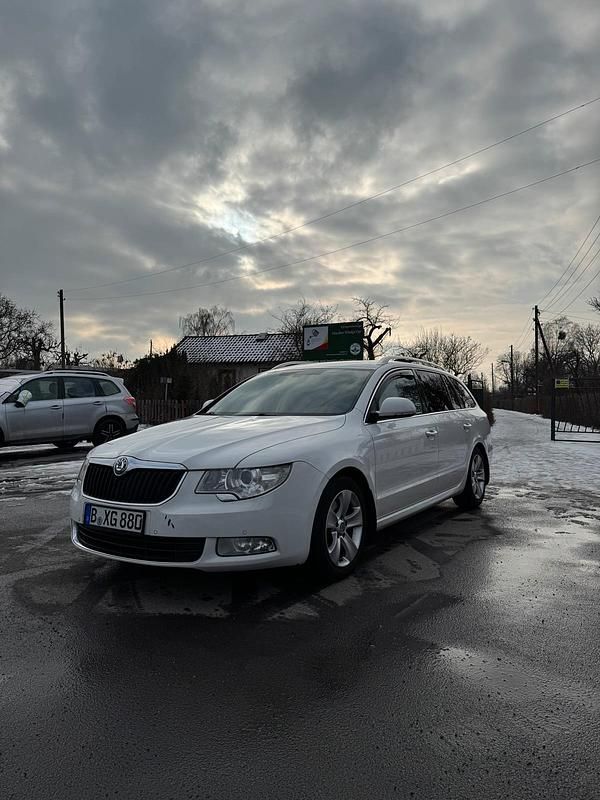 Gebraucht Skoda Superb 170 PS (125 kW) 2010 Weiß Kombi