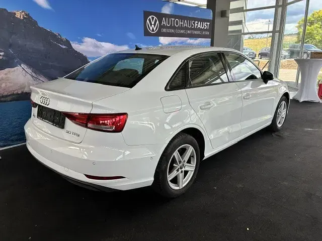 Gebraucht Audi A3 Comfort 116 PS (85 kW) 2018 Weiß Limousine
