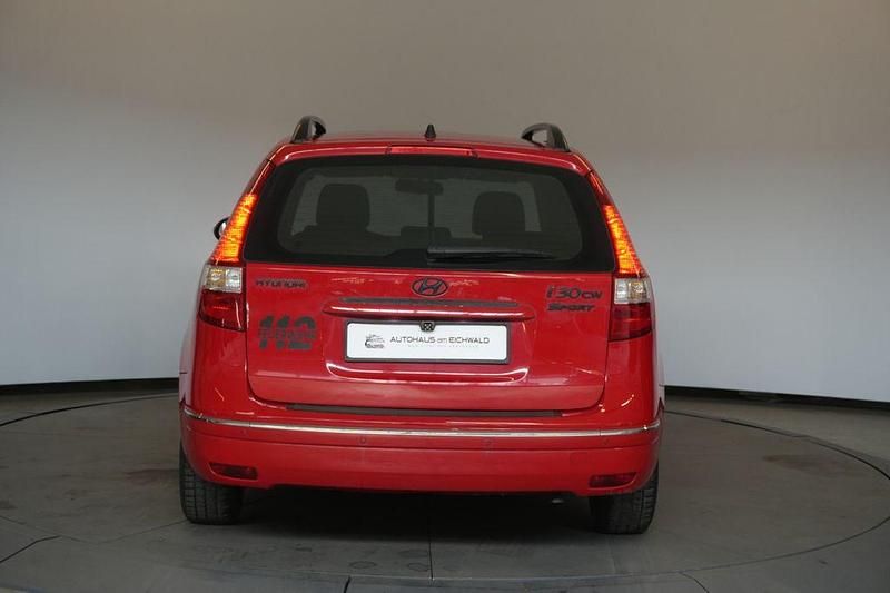 Second-hand Hyundai i30 Comfort 126 CP (92 kW) 2010 Roșu Break