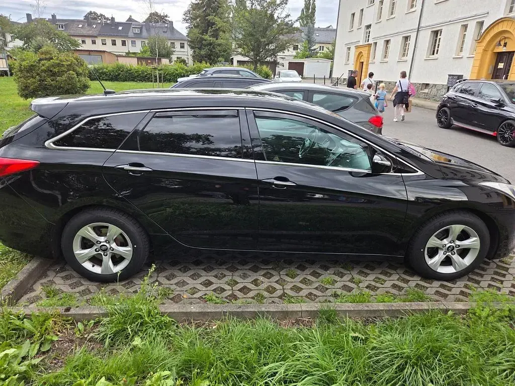 Gebraucht Hyundai i40 Style 136 PS (100 kW) 2012 Schwarz Kombi