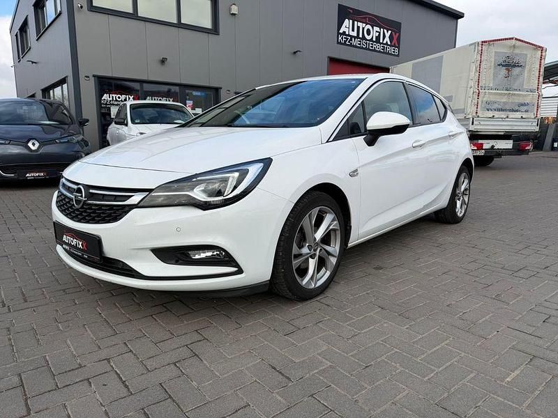 Gebraucht Opel Astra Dynamic 125 PS (91 kW) 2015 Weiß Limousine