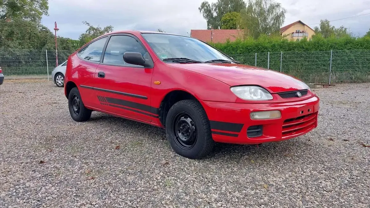 Gebraucht Mazda 323C 73 PS (53 kW) 1995 Rot Limousine