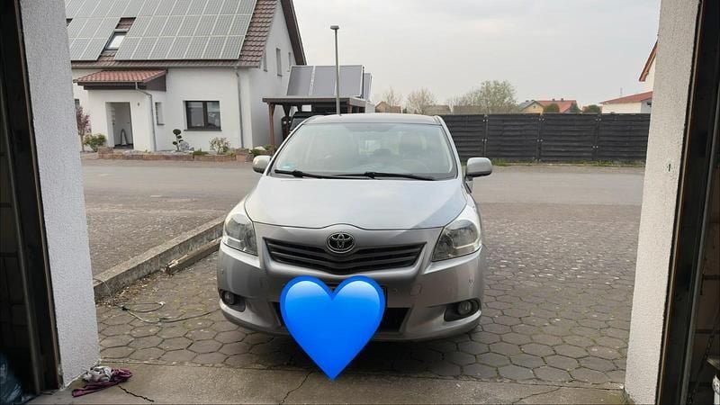 Gebraucht Toyota Verso 132 PS (97 kW) 2011 Grau Van / Kleinbus