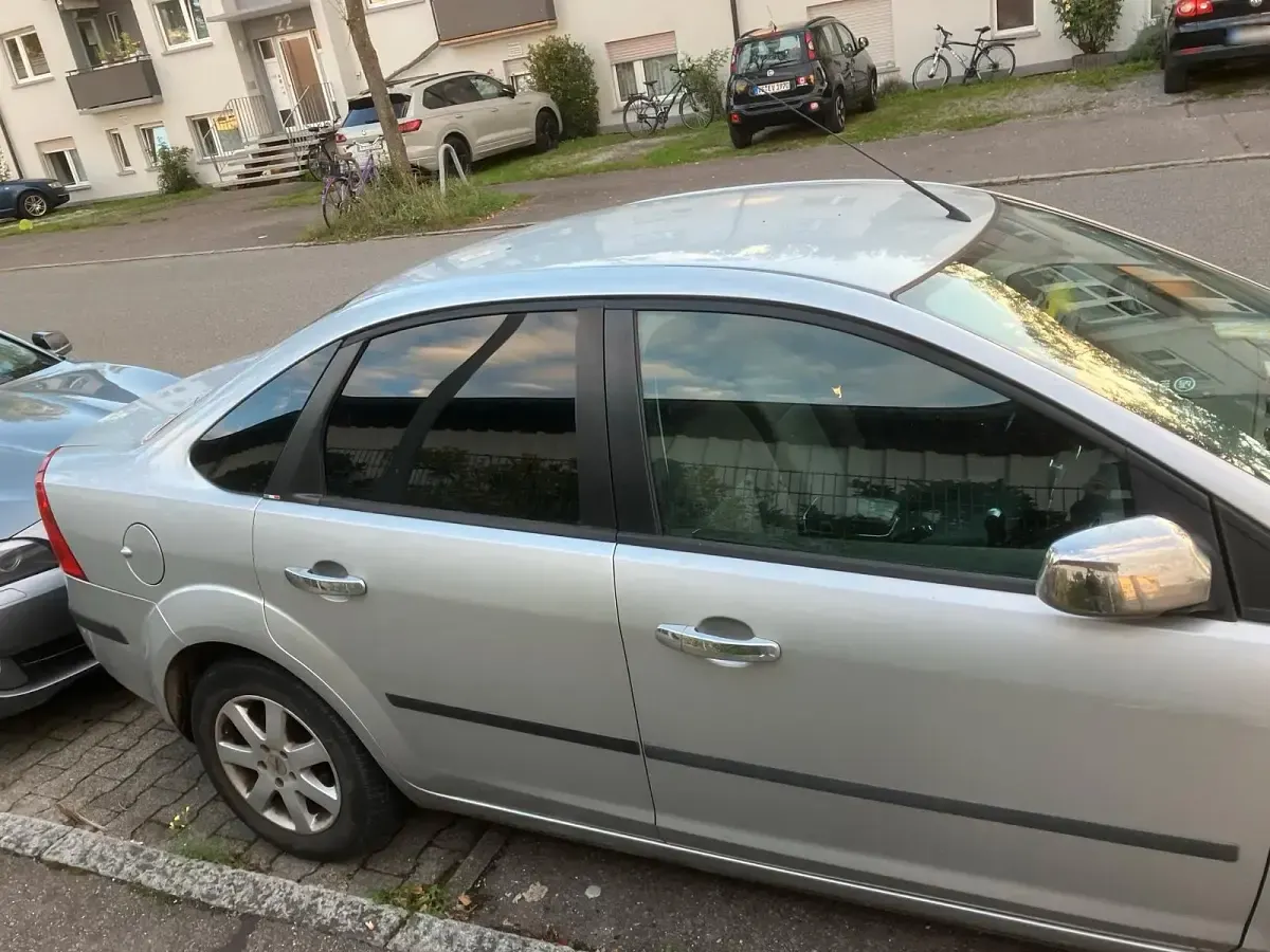 Gebraucht Ford Focus Style 101 PS (74 kW) 2006 Silber Limousine