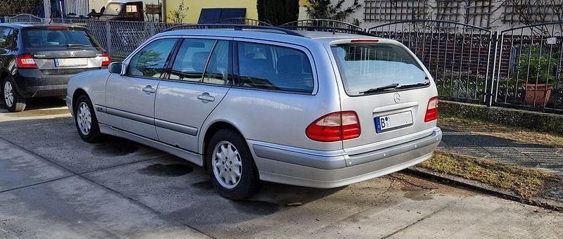 Gebraucht Mercedes E240 Classic 170 PS (125 kW) 2000 Silber Kombi