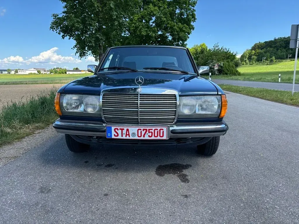 Gebraucht Mercedes 200 109 PS (80 kW) 1982 Blau Limousine