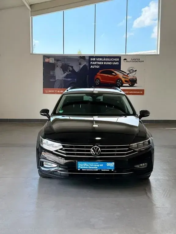 Gebraucht VW Passat 150 PS (110 kW) 2023 Schwarz Kombi
