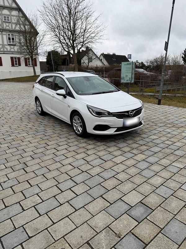 Gebraucht Opel Astra 105 PS (77 kW) 2020 Weiß Limousine