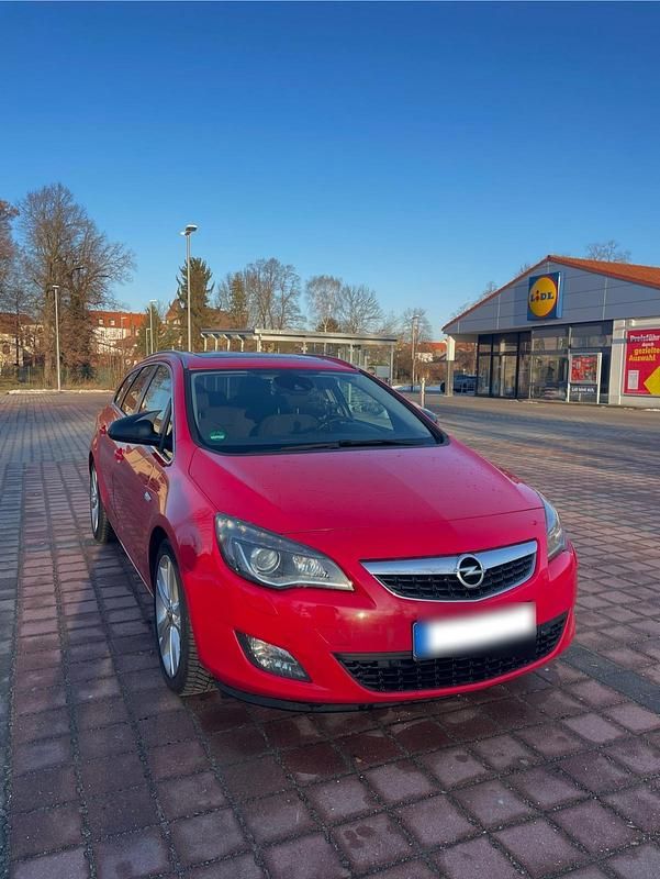 Gebraucht Opel Astra Sport 165 PS (121 kW) 2011 Rot Kombi