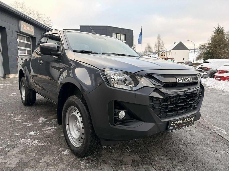 Neu Isuzu D-Max 163 PS (119 kW) 2026 Grau SUV