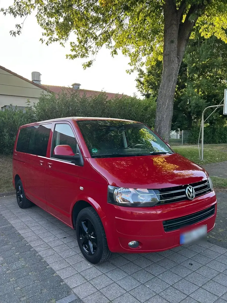 Gebraucht VW Multivan 140 PS (102 kW) 2013 Rot Van / Kleinbus