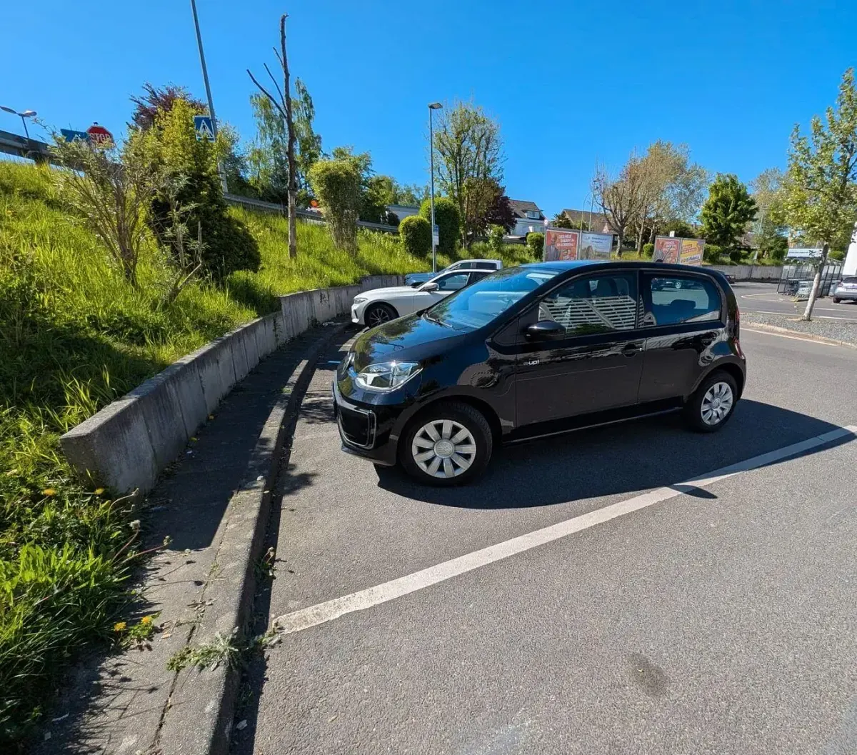 Gebraucht VW e-up! Move 61 kW (83 PS) 2020 Schwarz Kleinwagen
