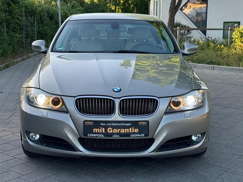 Gebraucht BMW 325 Advantage 204 PS (150 kW) 2011 Grau Limousine