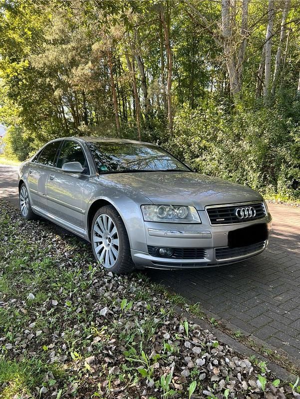 Grau Gebraucht 2003 Audi A8 Limousine | 3.800 € (Superpreis) - Bild 1/4