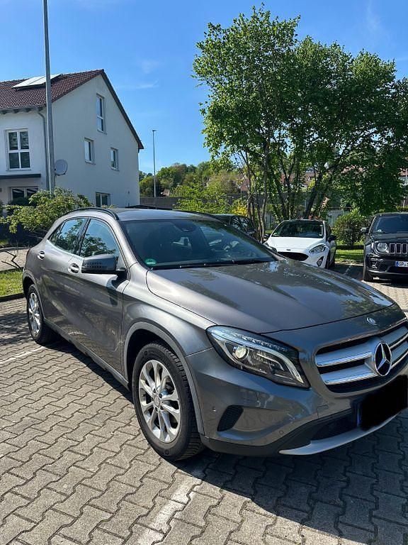 Gebraucht Mercedes GLA220 177 PS (130 kW) 2014 Silber SUV