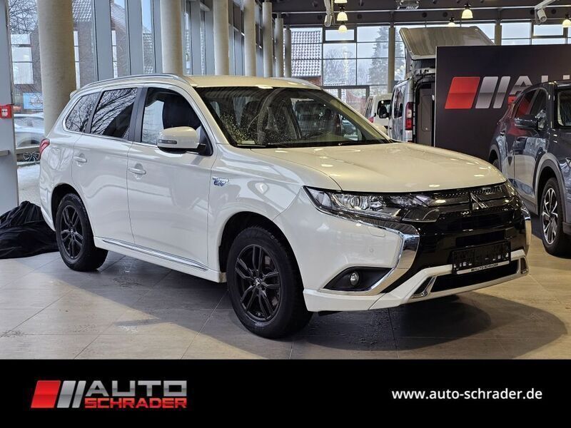 Weiß Gebraucht 2020 Mitsubishi Outlander P-HEV Diamant Edition SUV | 22.490 € (Fairer Preis) - Bild 1/4