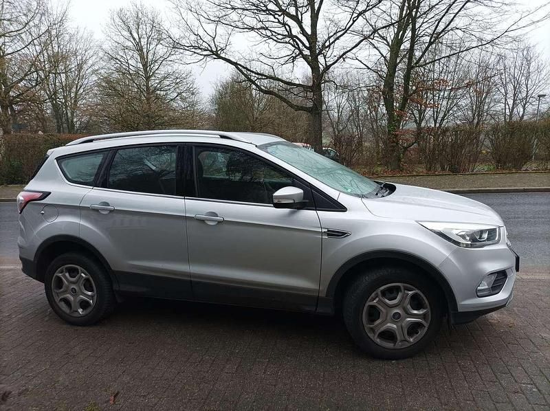 Gebraucht Ford Kuga Titanium 150 PS (110 kW) 2018 Silber SUV