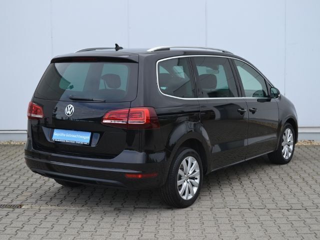 Gebraucht VW Sharan Highline 150 PS (110 kW) 2019 Schwarz (deep black perleffekt) Van / Kleinbus