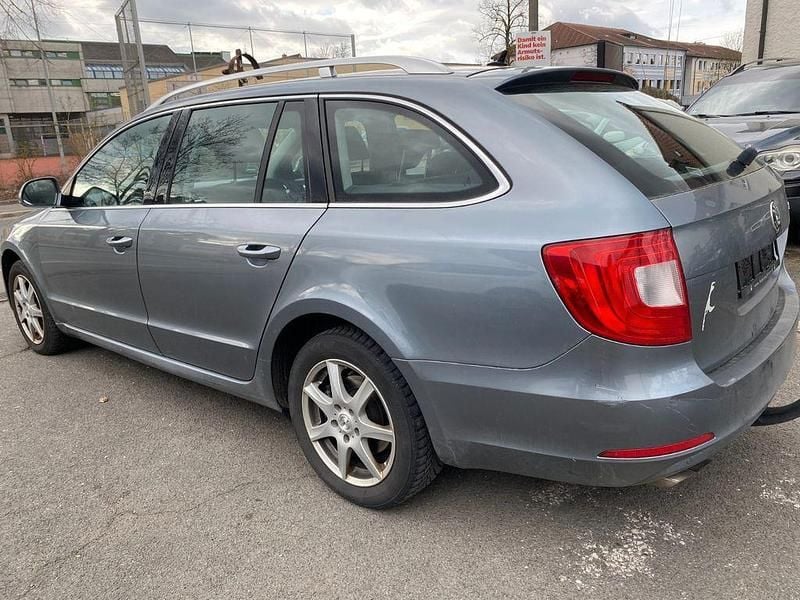 Gebraucht Skoda Superb Ambition 170 PS (125 kW) 2010 Grau Kombi