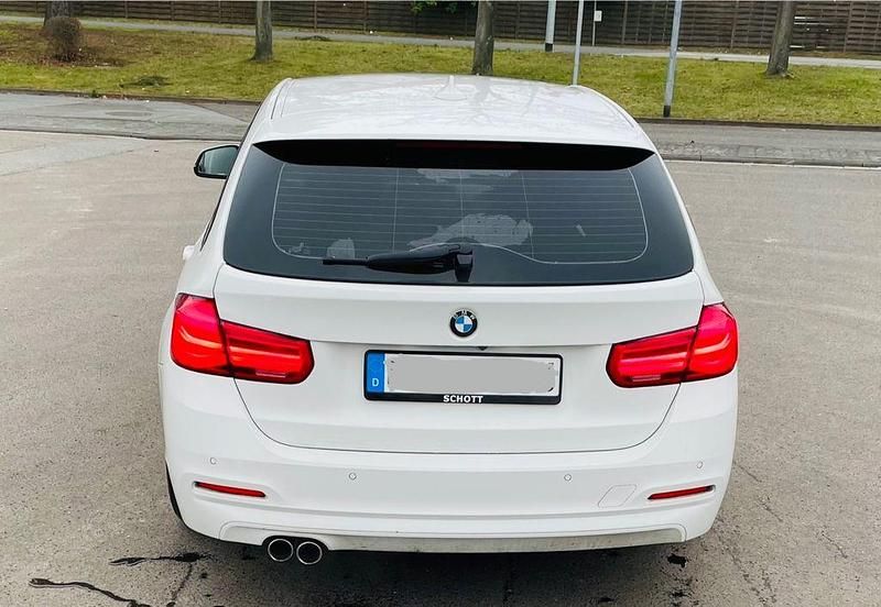 Grau Gebraucht 2015 BMW 320 Efficient Dynamics Kombi | 11.650 € (Guter Preis) - Bild 1/4