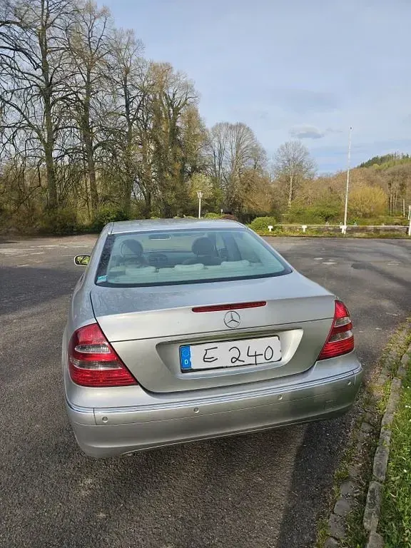 Gebraucht Mercedes E240 Elegance 177 PS (130 kW) 2002 Silber Limousine