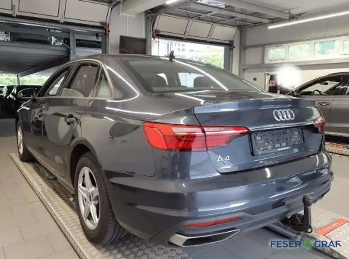 Gebraucht Audi A4 Design 136 PS (100 kW) 2023 Manhattangrau metallic Limousine