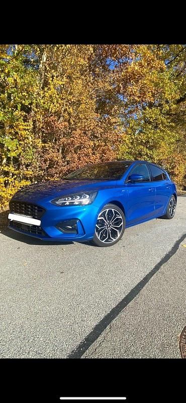 Blau Gebraucht 2019 Ford Focus ST-Line Limousine | 16.850 € (Etwas zu teuer) - Bild 1/4