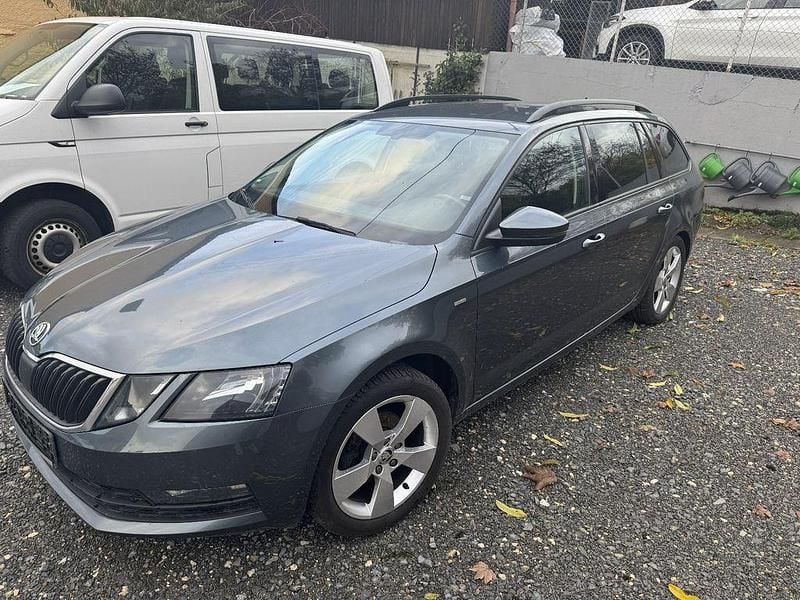 Grau Gebraucht 2018 Skoda Octavia Clever Kombi | 8.300 € (Guter Preis) - Bild 1/4