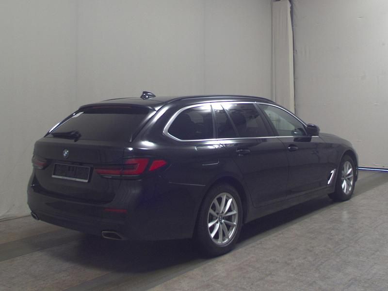 Gebraucht BMW 520 Performance 190 PS (139 kW) 2023 Schwarz Kombi