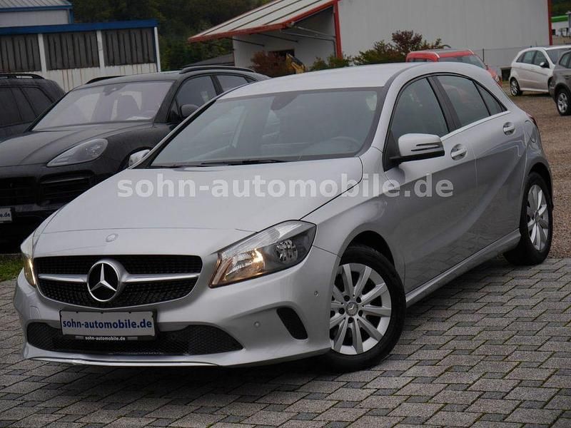 Silber Gebraucht 2015 Mercedes A180 Limousine | 12.999 € (Guter Preis) - Bild 1/4