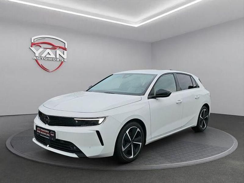 Weiß Gebraucht 2023 Opel Astra Elegance Limousine | 17.990 € (Fairer Preis) - Bild 1/4