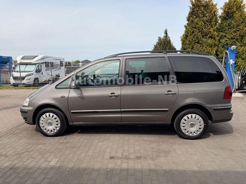 Gebraucht VW Sharan Comfortline 140 PS (102 kW) 2010 Grau Van / Kleinbus