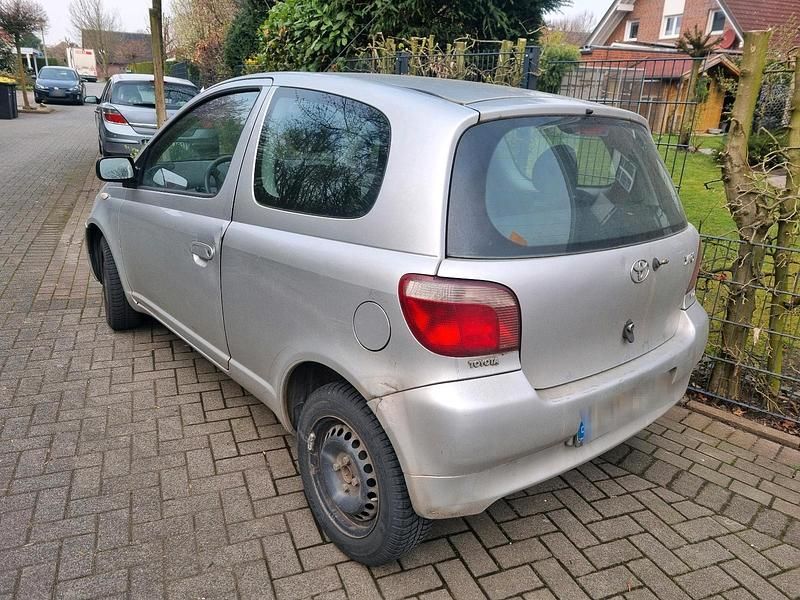 Gebraucht Toyota Yaris 68 PS (50 kW) 2002 Silber Kleinwagen