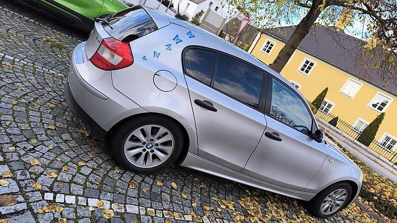 Silber Gebraucht 2007 BMW 116 Kleinwagen | 1.950 € (Fairer Preis) - Bild 1/4