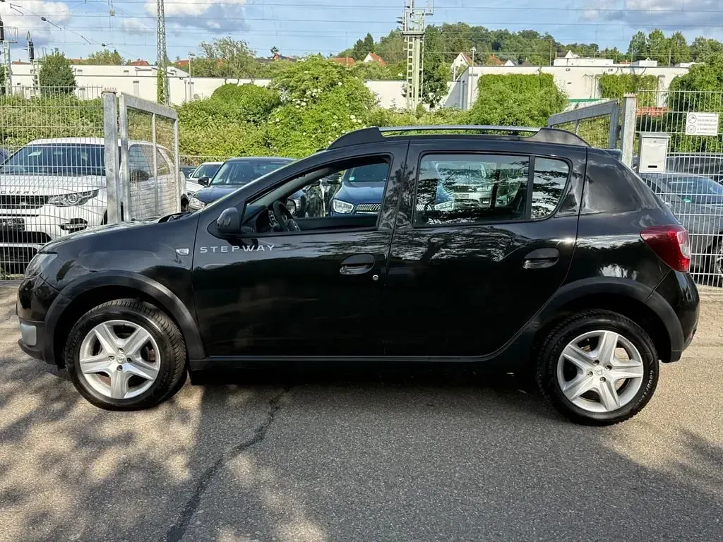 Gebraucht Dacia Sandero Ambiance 90 PS (66 kW) 2015 Schwarz SUV