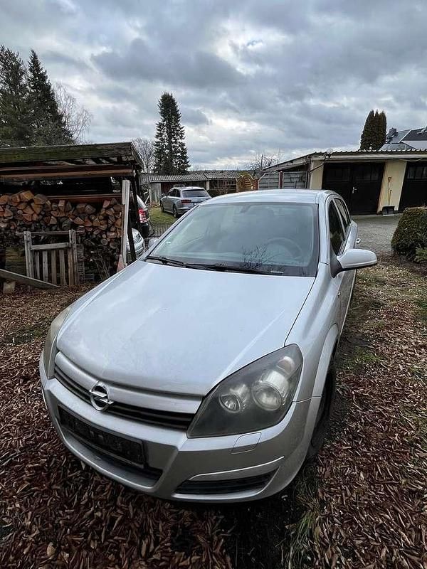 Gebraucht Opel Astra Edition 105 PS (77 kW) 2005 Silber Limousine