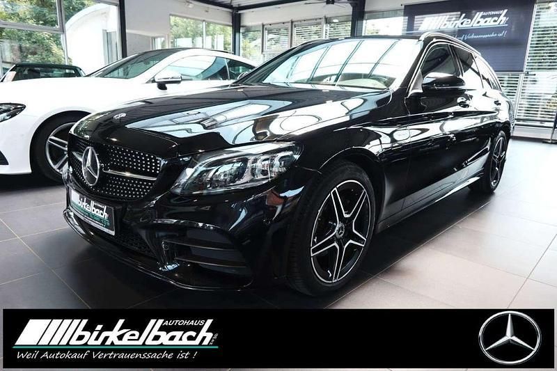 Obsidianschwarz Gebraucht 2021 Mercedes C200 AMG Kombi | 31.500 € (Etwas zu teuer) - Bild 1/4