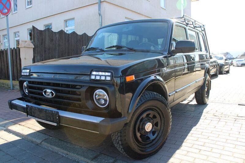 Schwarz Gebraucht 2019 Lada Taiga SUV | 8.999 € (Guter Preis) - Bild 1/4