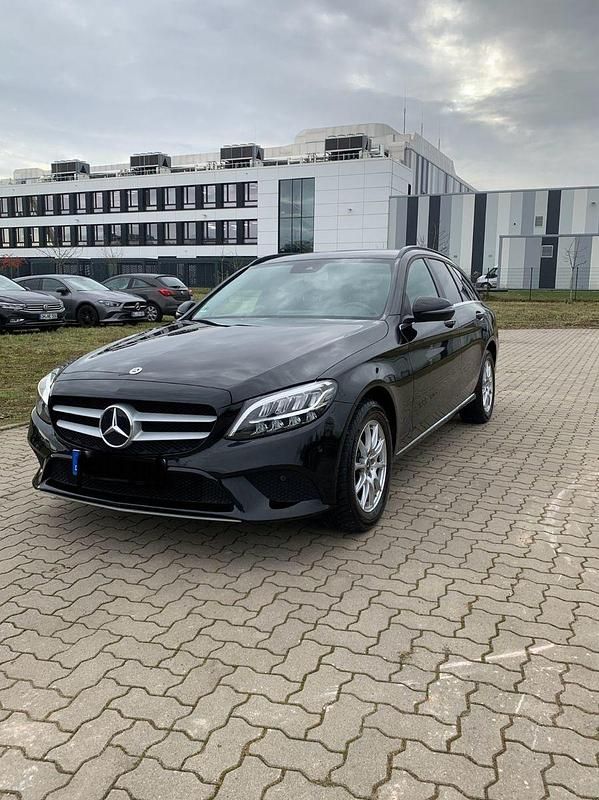 Gebraucht Mercedes C200 160 PS (117 kW) 2019 Schwarz Kombi