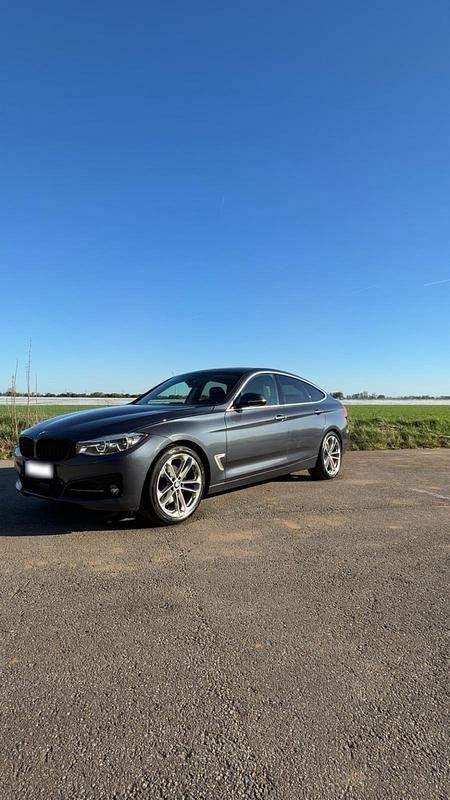 Gebraucht BMW 330 258 PS (189 kW) 2018 Grau Limousine