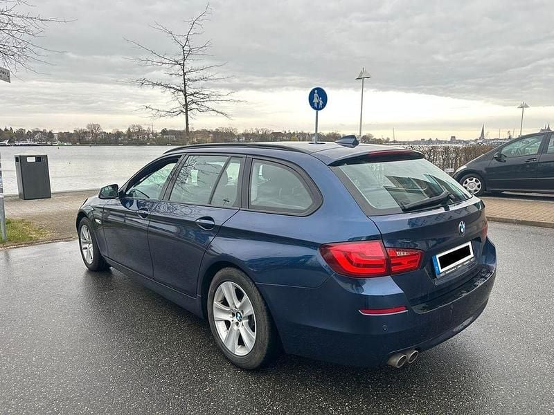 Gebraucht BMW 525 Shadowline 218 PS (160 kW) 2011 Blau Kombi
