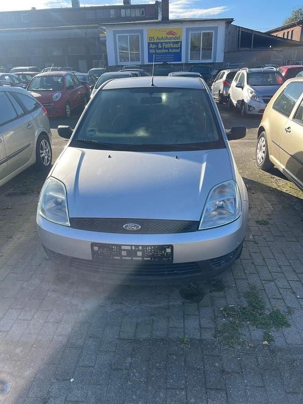 Silber Gebraucht 2004 Ford Fiesta Kleinwagen | 1.799 € - Bild 1/4