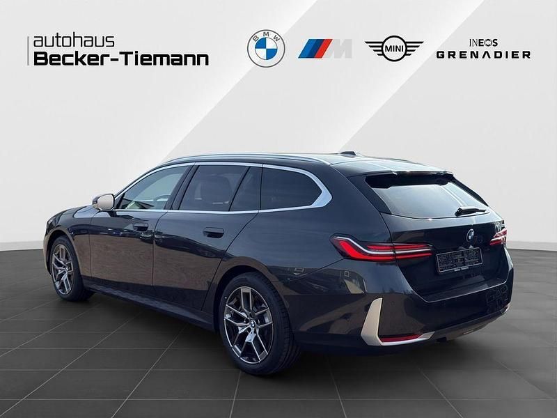 Neu BMW 520 Exclusive 197 PS (144 kW) 2026 Grau Limousine