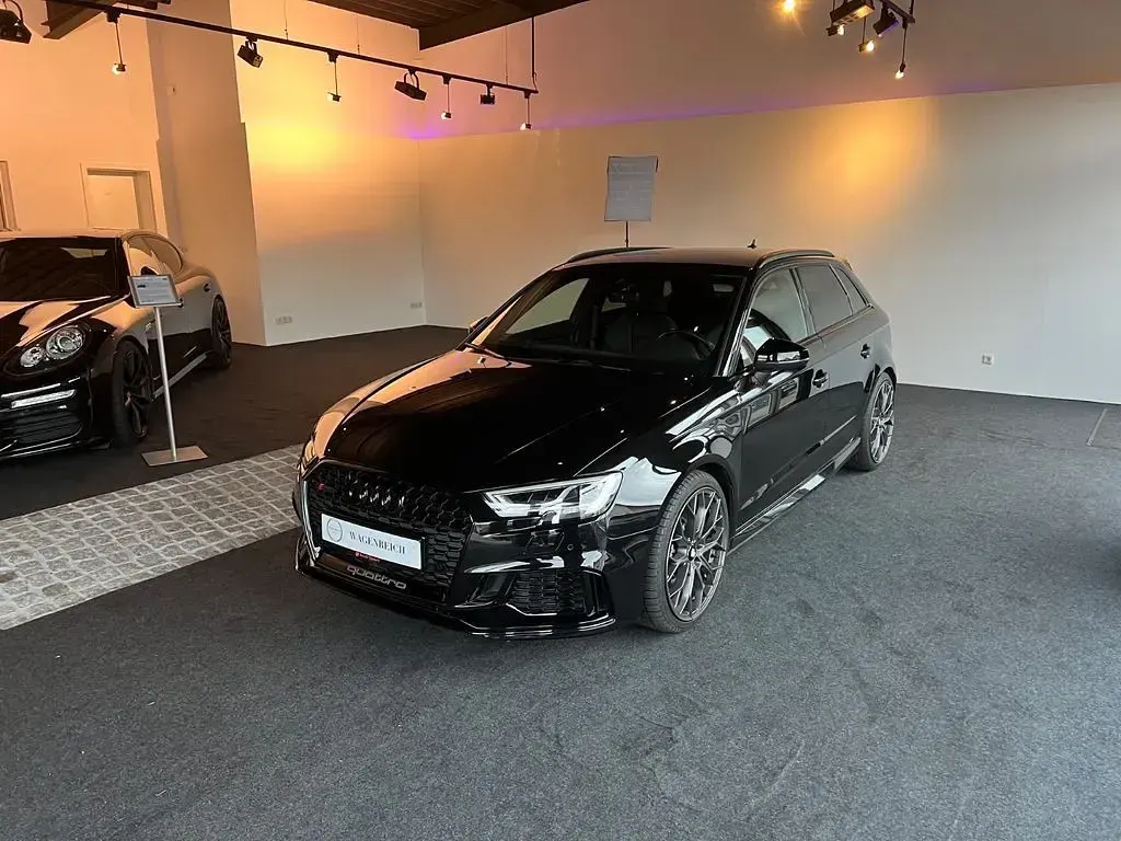 Gebraucht Audi RS3 Sportback Sport 400 PS (294 kW) 2019 Mythosschwarz Kleinwagen