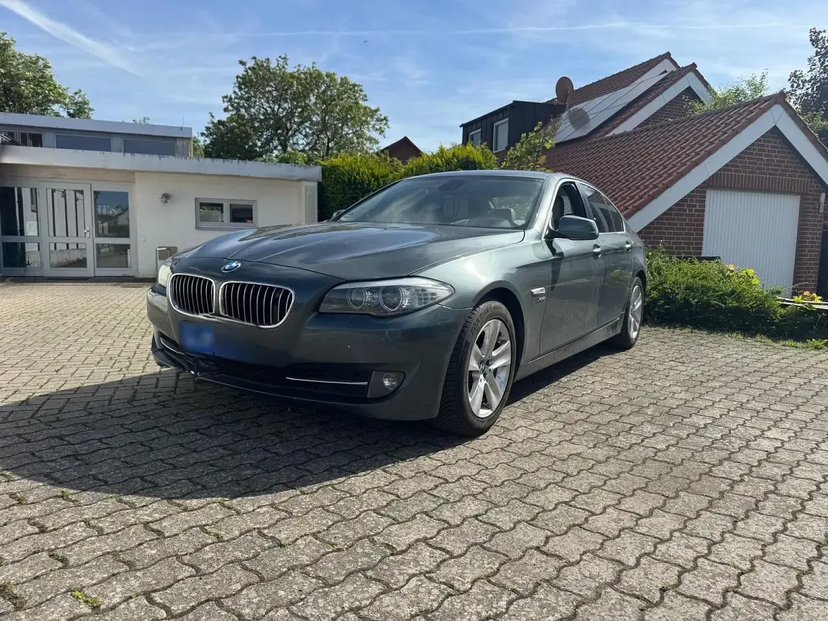 Gebraucht BMW 530 258 PS (189 kW) 2011 Grau Limousine