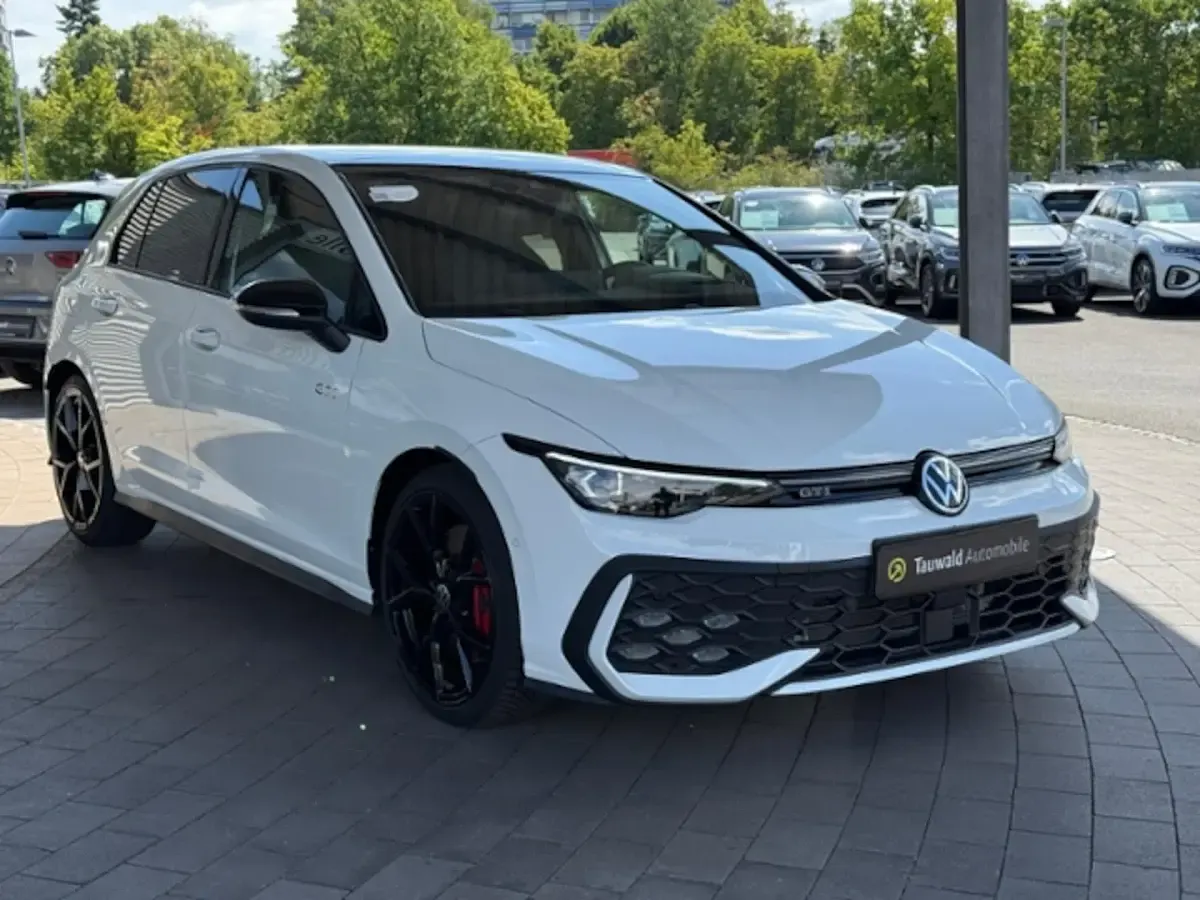 Second-hand VW Golf VIII Style 265 CP (194 kW) 2024 Alb Berlinǎ