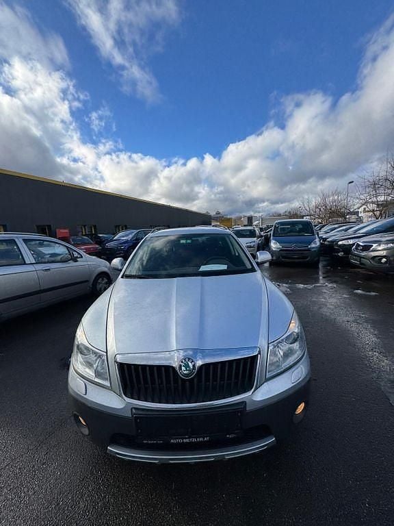 Silber Gebraucht 2009 Skoda Octavia Scout 4x4 Kombi | 2.699 € (Guter Preis) - Bild 1/4