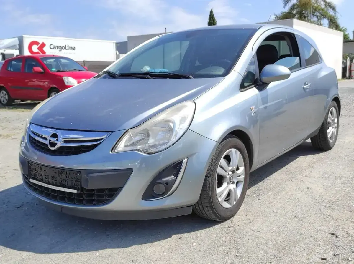 Gebraucht Opel Corsa 87 PS (63 kW) 2012 Silbersee/perl silber (m2) Kleinwagen