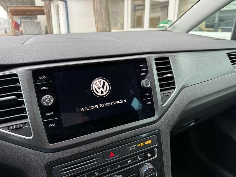 Gebraucht VW Golf VII Comfortline 131 PS (96 kW) 2019 Grau Limousine